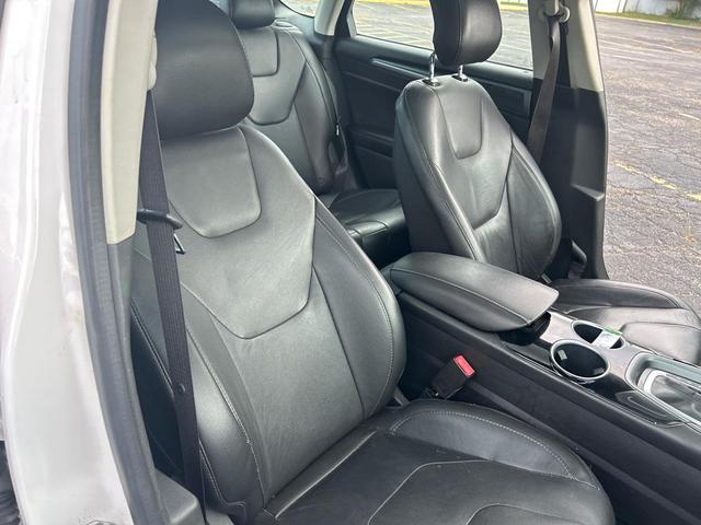 Photo of 2013 WHITE Ford Fusion
