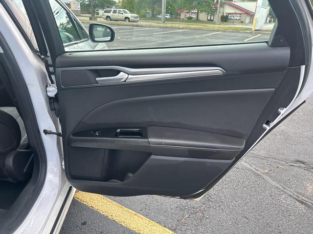 Photo of 2013 WHITE Ford Fusion