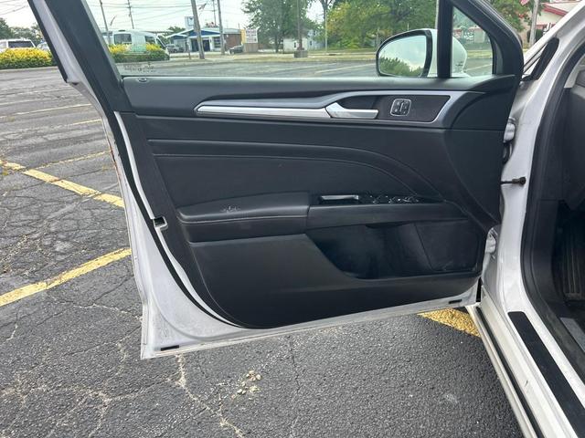 Photo of 2013 WHITE Ford Fusion