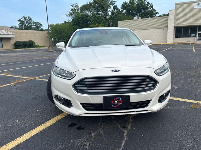 Photo of 2013 WHITE Ford Fusion