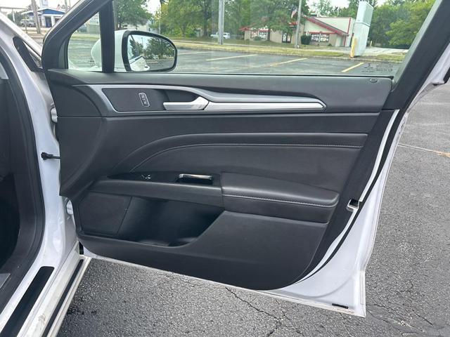 Photo of 2013 WHITE Ford Fusion