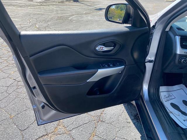 Photo of 2018 Billet Silver Metallic Clearcoat Jeep Cherokee