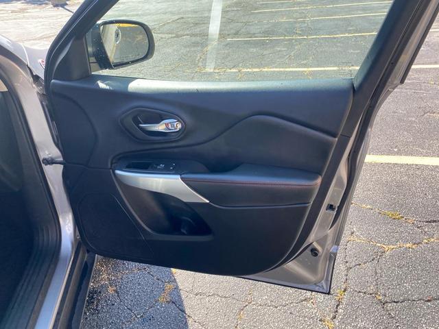 Photo of 2018 Billet Silver Metallic Clearcoat Jeep Cherokee