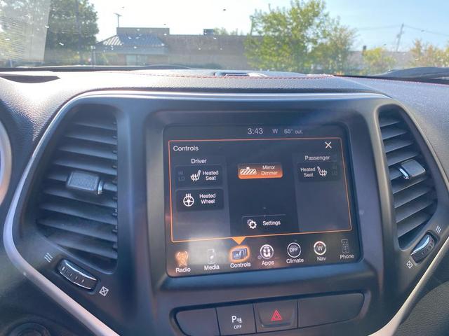 Photo of 2018 Billet Silver Metallic Clearcoat Jeep Cherokee