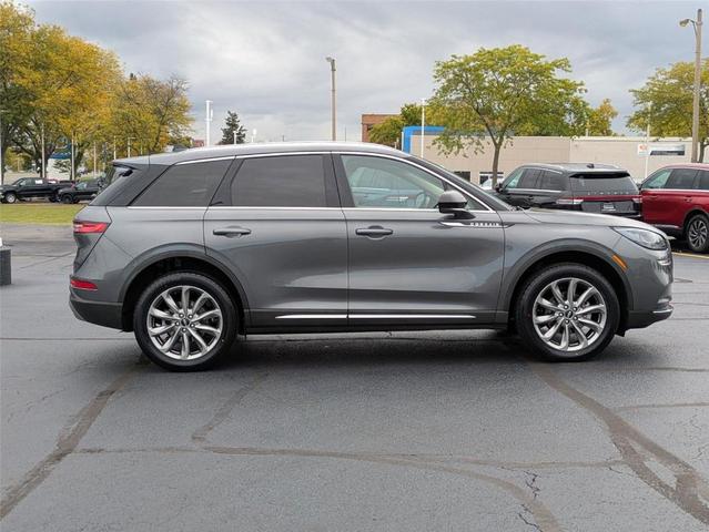 Photo of 2022 Metallic Lincoln Corsair