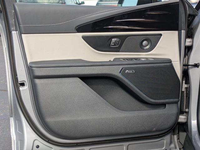 Photo of 2025 Gray Metallic Lincoln Nautilus