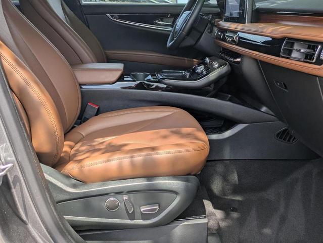 Photo of 2022 Metallic Lincoln Nautilus