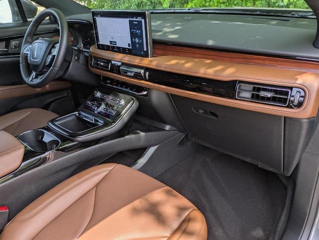 Photo of 2022 Metallic Lincoln Nautilus