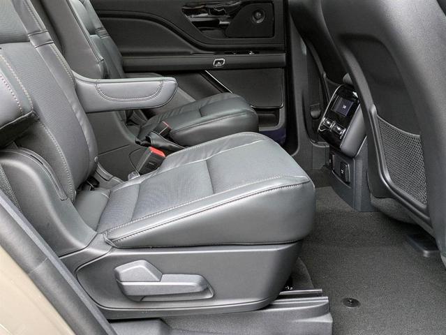 Photo of 2025 Harbor Gray Metallic Lincoln Aviator
