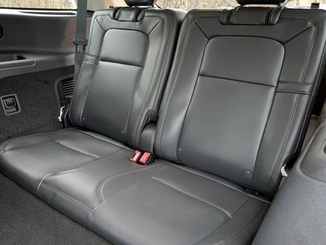 Photo of 2025 Harbor Gray Metallic Lincoln Aviator