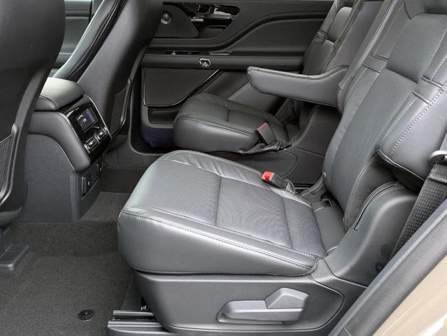 Photo of 2025 Harbor Gray Metallic Lincoln Aviator