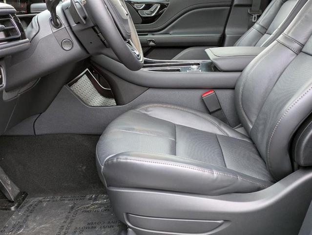 Photo of 2025 Harbor Gray Metallic Lincoln Aviator