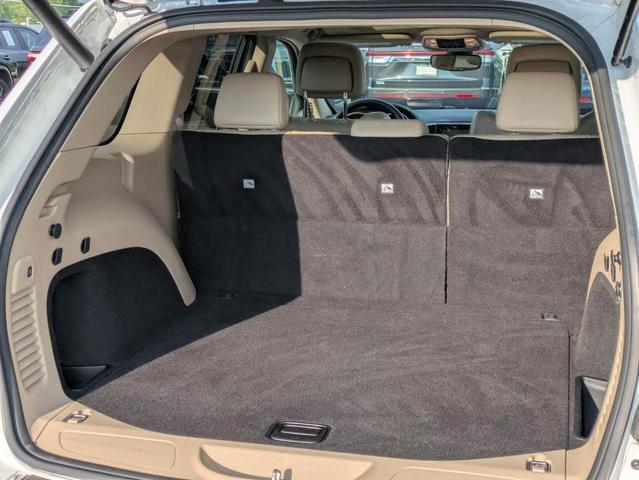 Photo of 2020 Bright White Clearcoat Jeep Grand Cherokee
