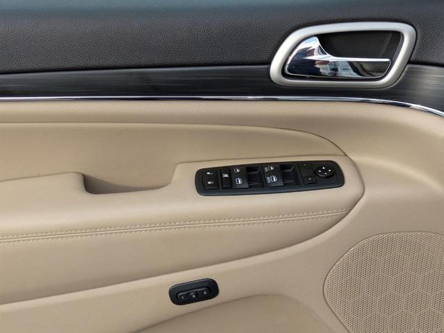Photo of 2020 Bright White Clearcoat Jeep Grand Cherokee