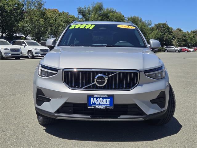 Photo of 2025 Vapour Grey Metallic Volvo XC40
