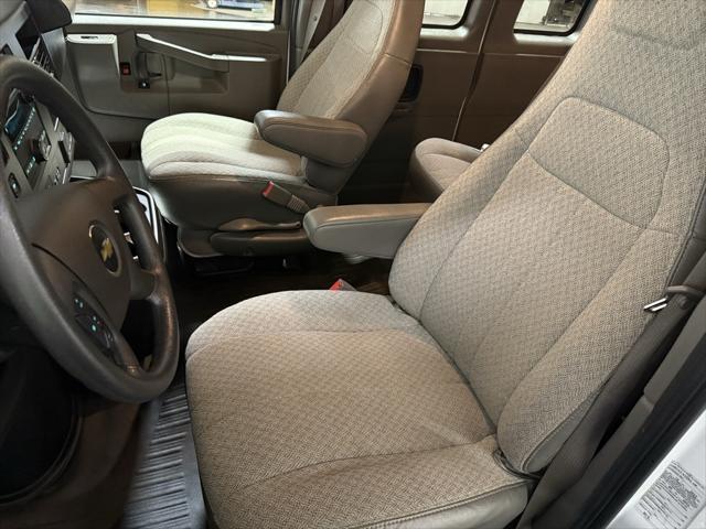 Photo of 2022 Summit White Chevrolet Express 3500