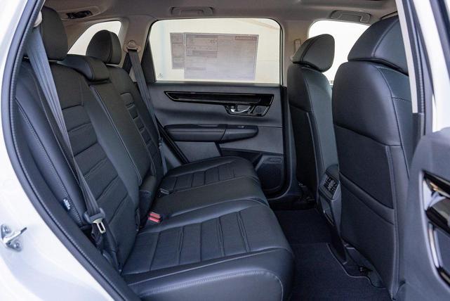 Photo of 2026 Platinum White Pearl Honda CR-V