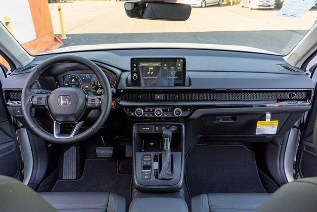 Photo of 2026 Platinum White Pearl Honda CR-V