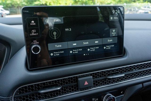 Photo of 2026 Platinum White Pearl Honda HR-V