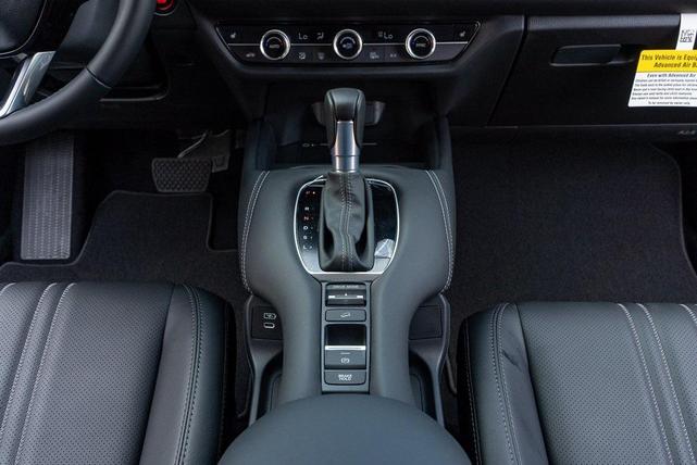 Photo of 2026 Platinum White Pearl Honda HR-V