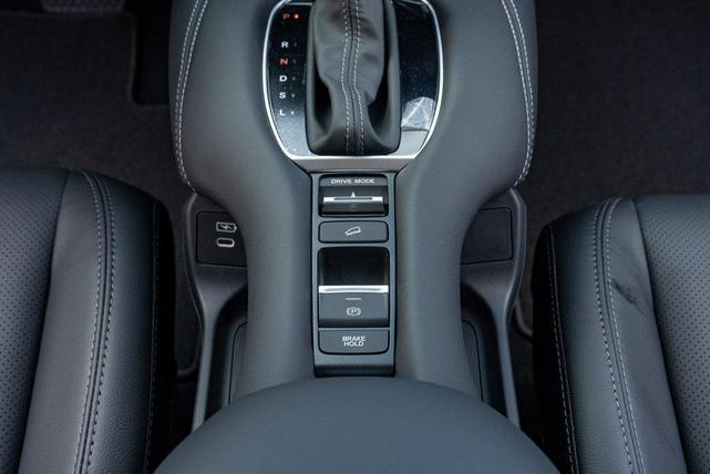 Photo of 2026 Platinum White Pearl Honda HR-V