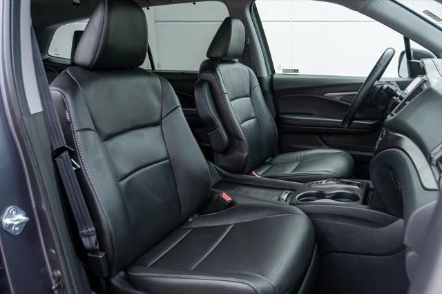 Photo of 2022 Gray Honda Pilot