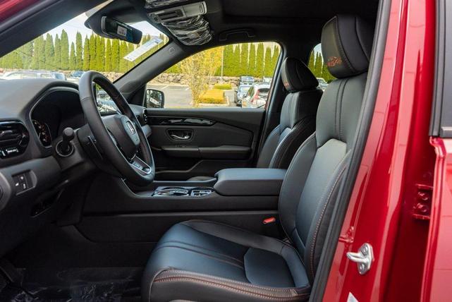 Photo of 2025 Radiant Red Metallic II Honda Pilot