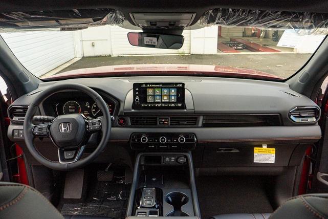 Photo of 2025 Radiant Red Metallic II Honda Pilot