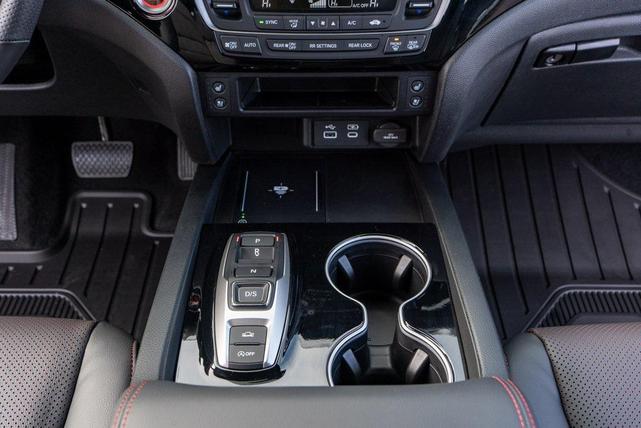 Photo of 2025 Platinum White Pearl Honda Ridgeline