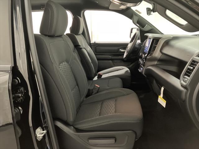Photo of 2025 Diamond Black Crystal Pearlcoat RAM 1500
