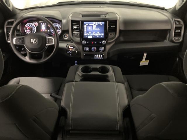 Photo of 2025 Diamond Black Crystal Pearlcoat RAM 1500
