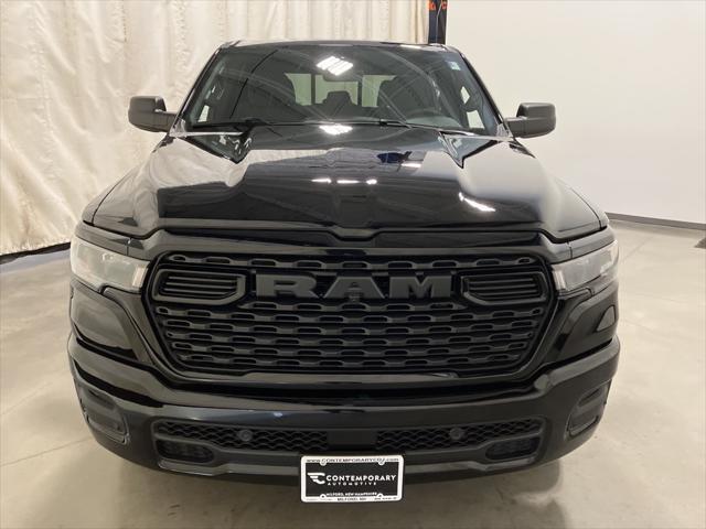 Photo of 2025 Diamond Black Crystal Pearlcoat RAM 1500