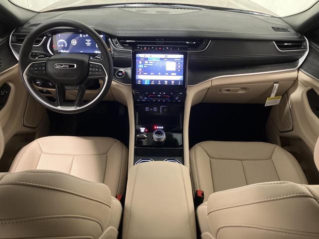 Photo of 2025 Velvet Red Pearlcoat Jeep Grand Cherokee