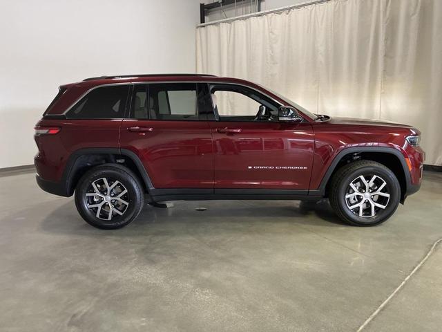 Photo of 2025 Velvet Red Pearlcoat Jeep Grand Cherokee