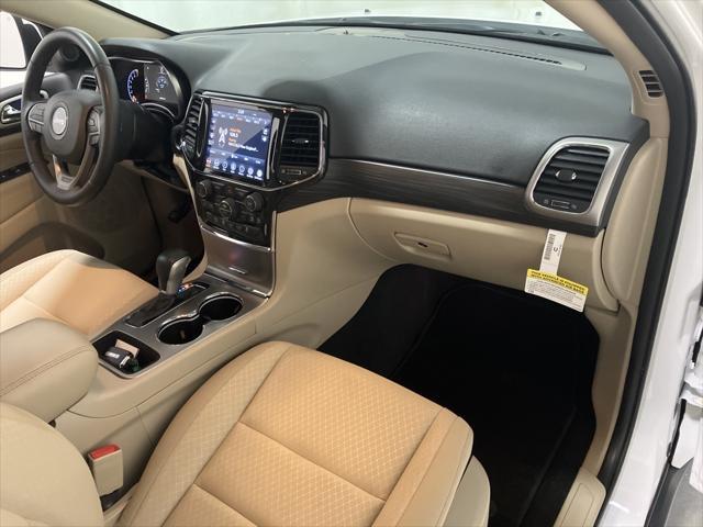 Photo of 2022 Bright White Clearcoat Jeep Grand Cherokee