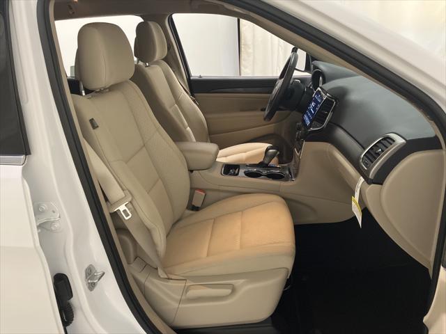 Photo of 2022 Bright White Clearcoat Jeep Grand Cherokee