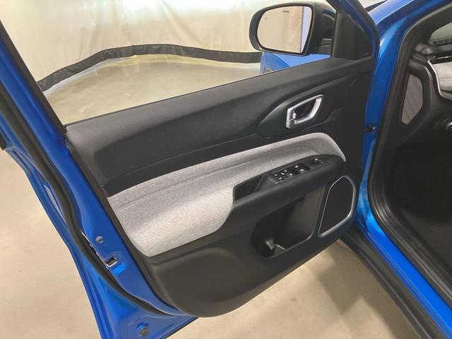 Photo of 2023 Laser Blue Pearlcoat Jeep Compass