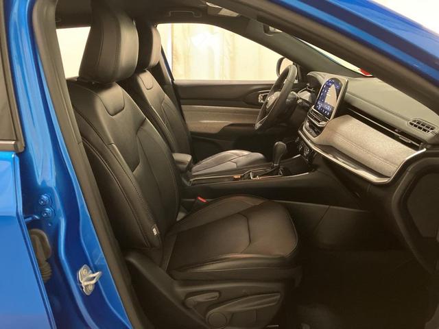 Photo of 2023 Laser Blue Pearlcoat Jeep Compass