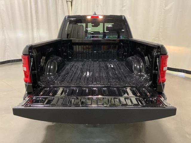 Photo of 2026 Diamond Black Crystal Pearlcoat RAM 1500