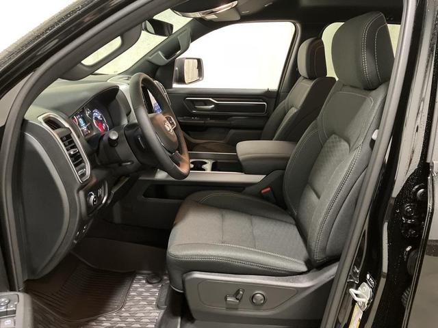 Photo of 2026 Diamond Black Crystal Pearlcoat RAM 1500