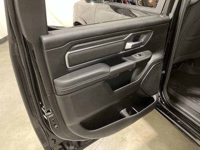 Photo of 2026 Diamond Black Crystal Pearlcoat RAM 1500