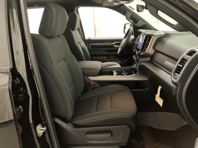 Photo of 2026 Diamond Black Crystal Pearlcoat RAM 1500