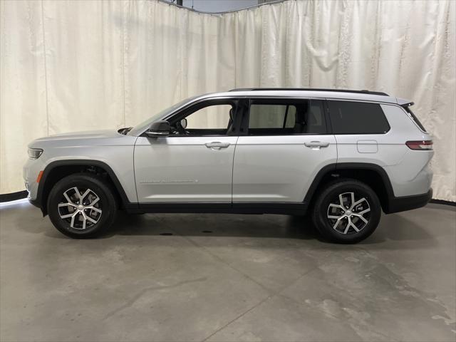 Photo of 2025 Silver Zynith Jeep Grand Cherokee L