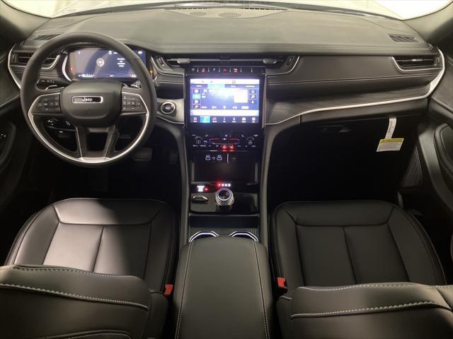 Photo of 2025 Silver Zynith Jeep Grand Cherokee L