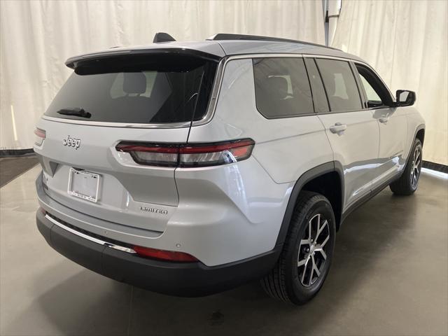 Photo of 2025 Silver Zynith Jeep Grand Cherokee L