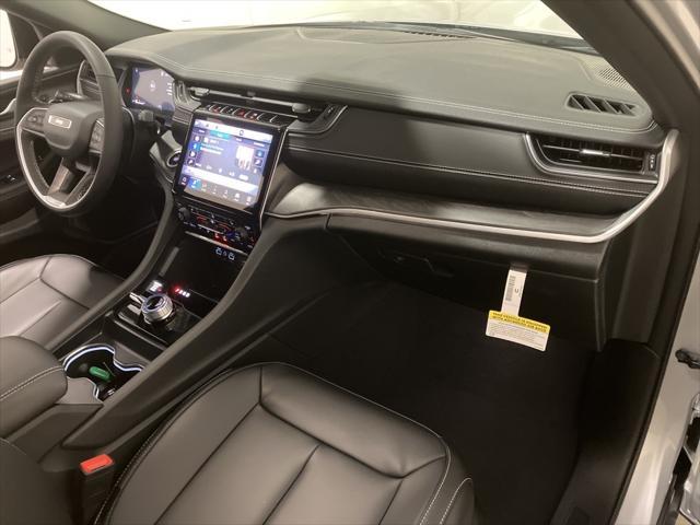Photo of 2025 Silver Zynith Jeep Grand Cherokee L