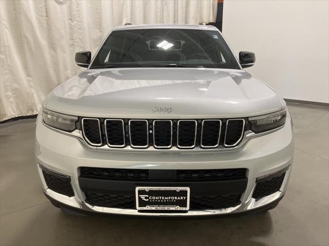 Photo of 2025 Silver Zynith Jeep Grand Cherokee L