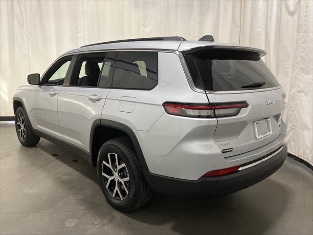 Photo of 2025 Silver Zynith Jeep Grand Cherokee L