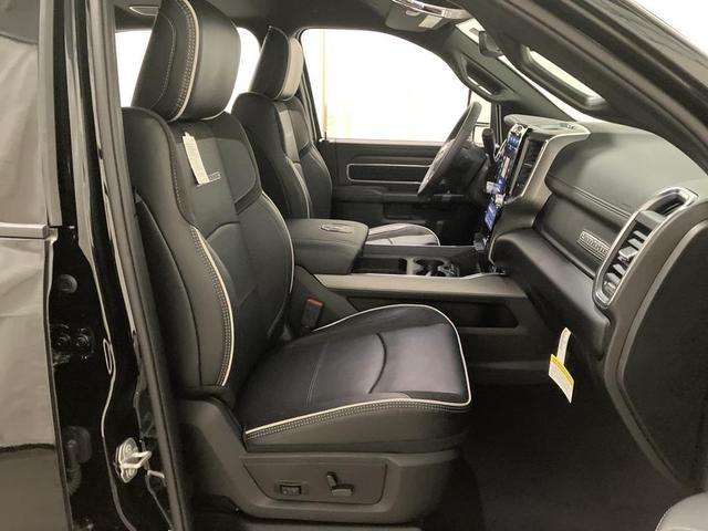 Photo of 2025 Diamond Black Crystal Pearlcoat RAM 2500