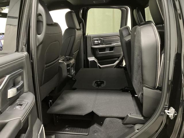 Photo of 2025 Diamond Black Crystal Pearlcoat RAM 2500